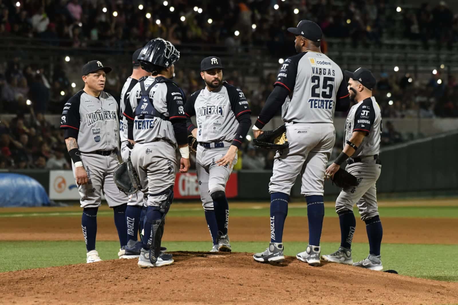 ¡Caballo que alcanza...! Sultanes blanquea a Guasave y forza a un séptimo juego