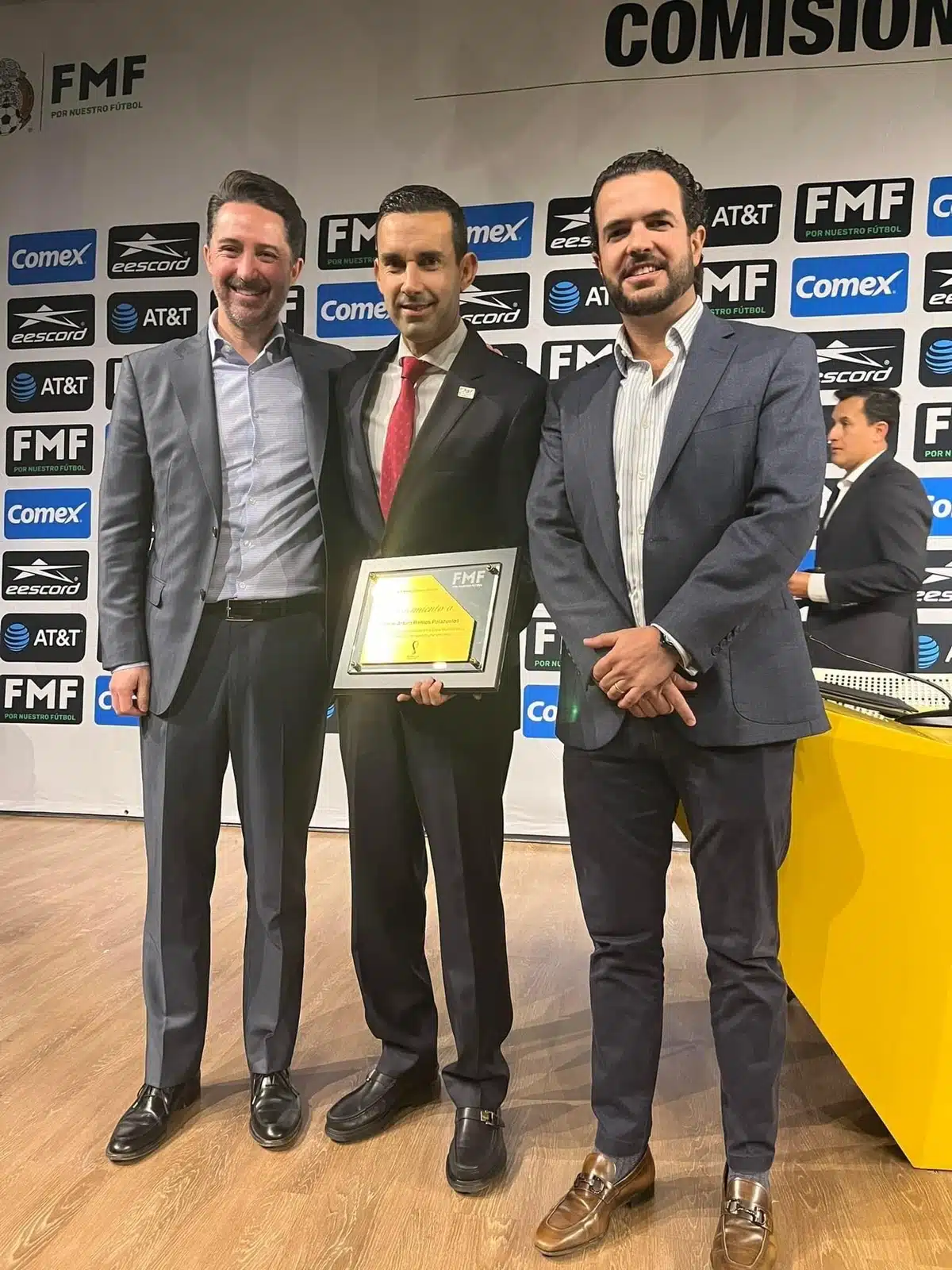 Una década de excelencia, César Ramos obtiene su Gafete FIFA 2023