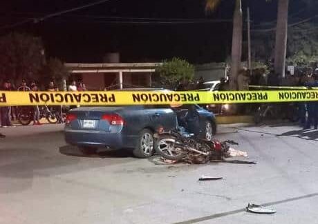 Muere menor en choque de motocicleta contra vehículo en Angostura; uno más está herido