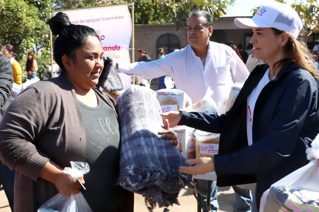 Familias de Ahome se benefician de la campaña del DIF “Abrazando Ahome” 