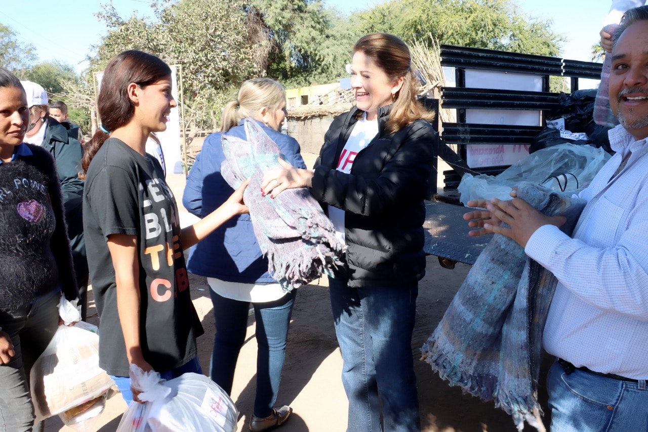 Familias de Ahome se benefician de la campaña del DIF “Abrazando Ahome” 