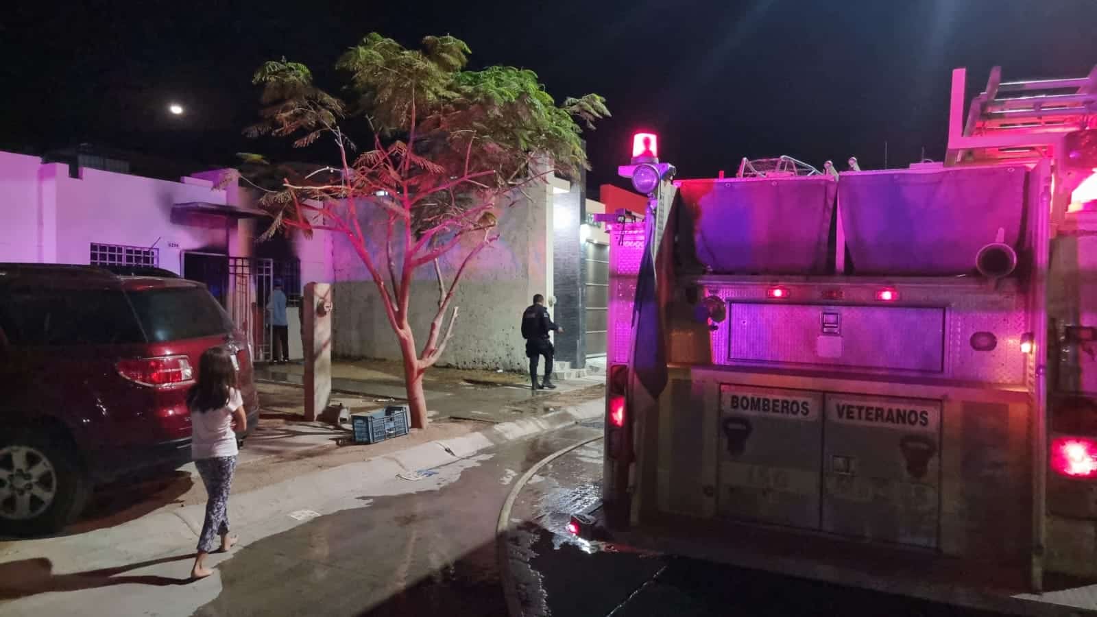 Se incendia un domicilio en Alturas del Sur, Culiacán 