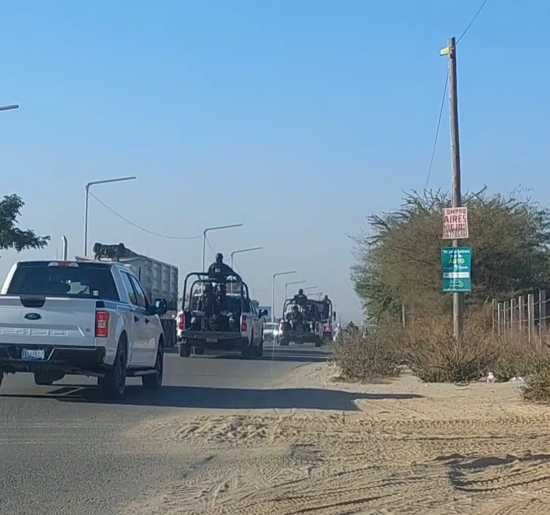 ¡En camionetas y camiones! Refuerzan militares y Guardia Nacional seguridad en Mazatlán