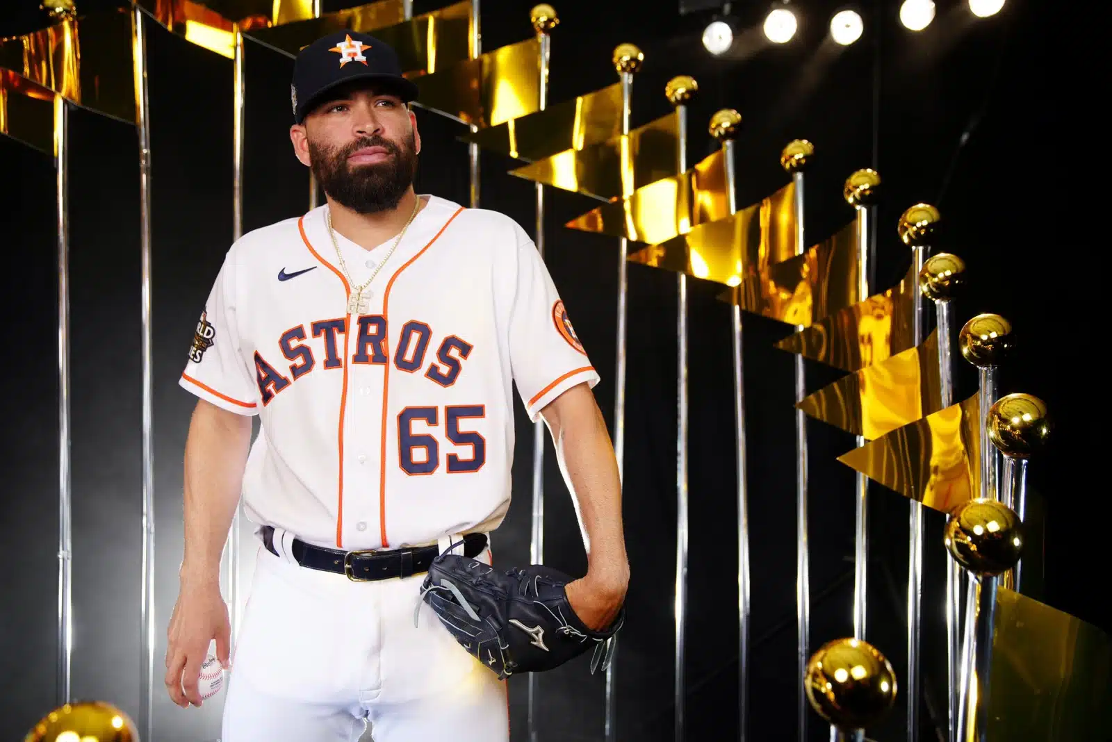  ¡Sin arbitraje salarial! José Urquidy pacta con los campeones Astros de Houston 