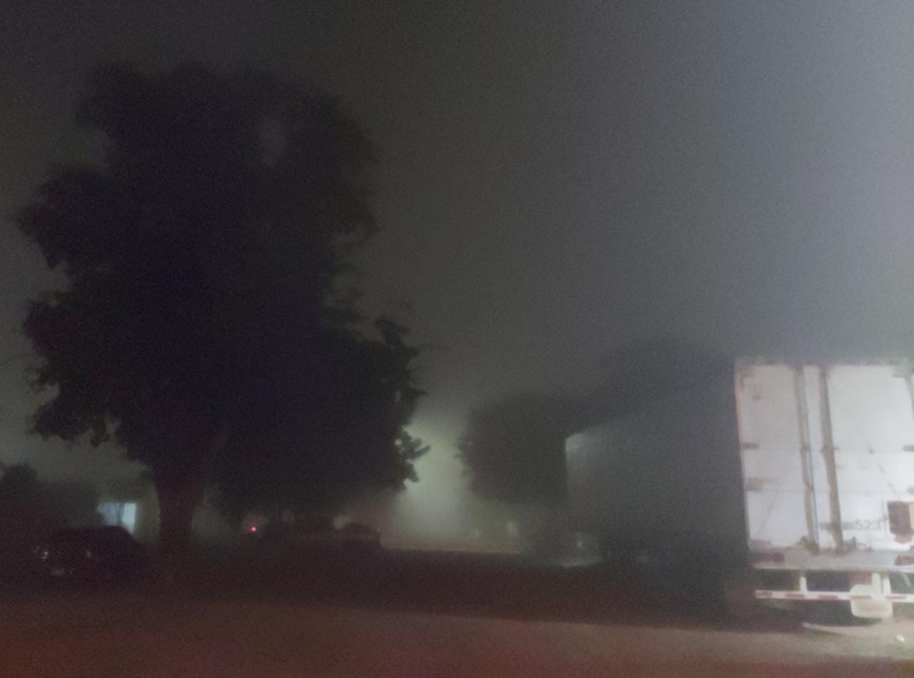 ¡De miedo! Densa neblina se apodera de Guasave y se da una tétrica imagen 
