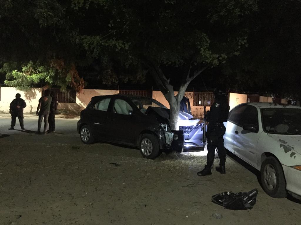 ¡Intentan quitarle su vehículo! Conductor de plataforma de taxis choca tras intento de despojo en Culiacán