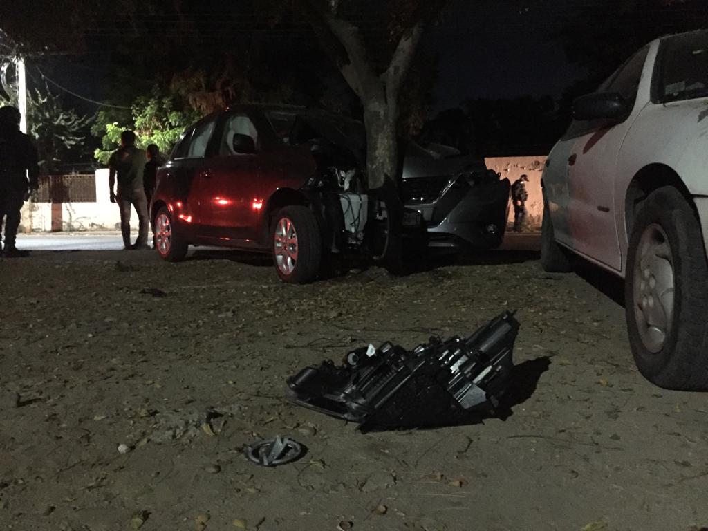 ¡Intentan quitarle su vehículo! Conductor de plataforma de taxis choca tras intento de despojo en Culiacán