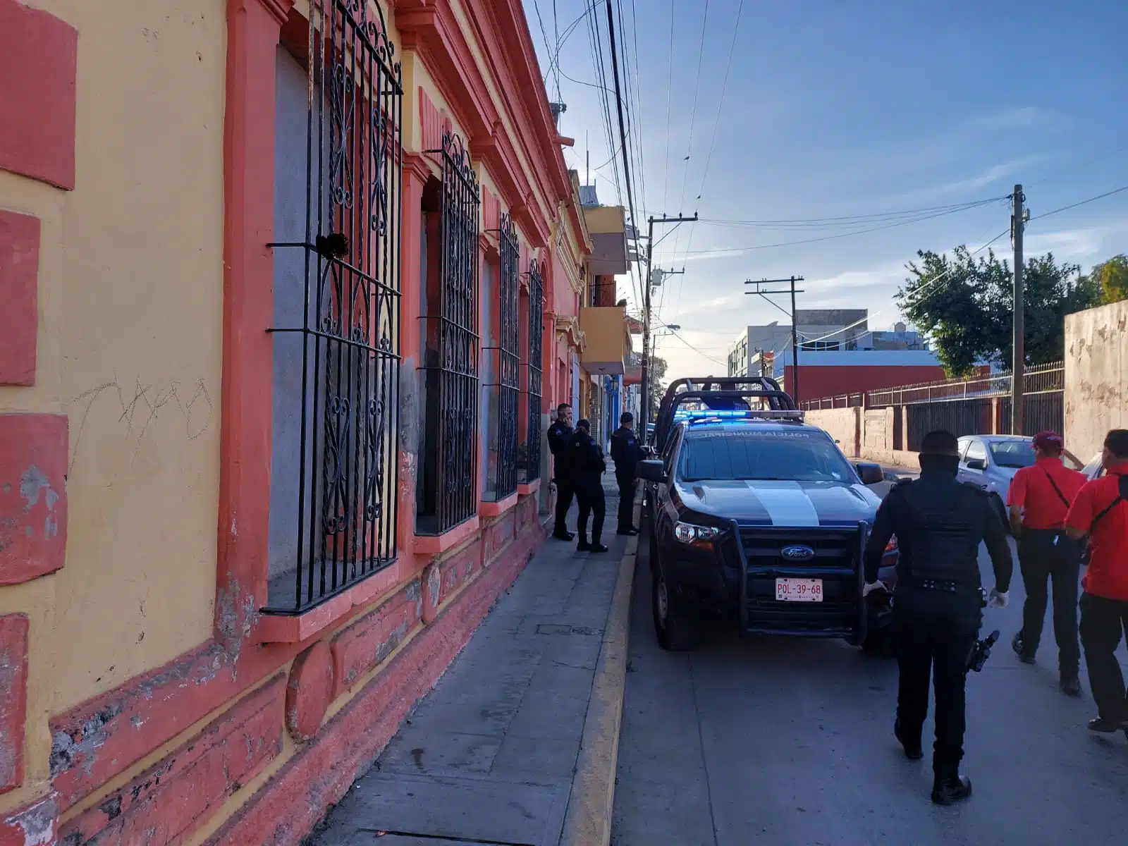 ¡Lograron salvarlo! Nicaragüense intentó quitarse la vida en el centro de Mazatlán