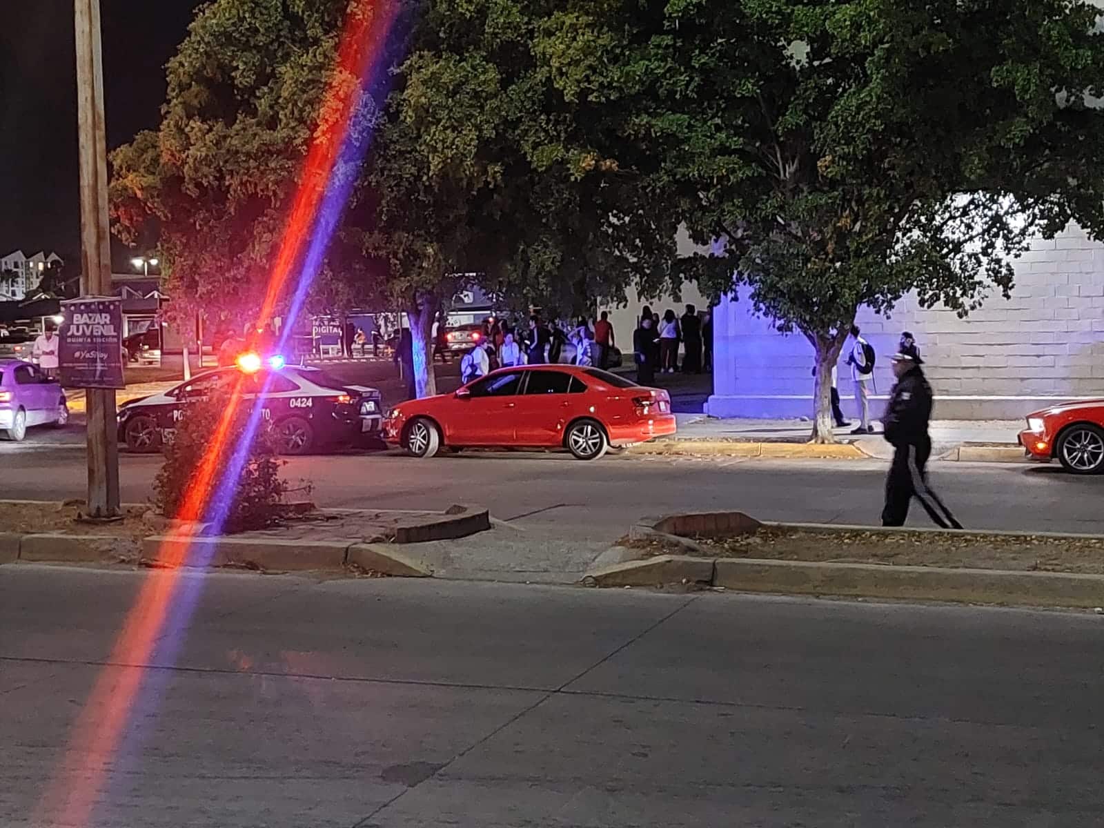¡Reportan amenaza de bomba! Evacúan conocida plaza del Tres Ríos, en Culiacán