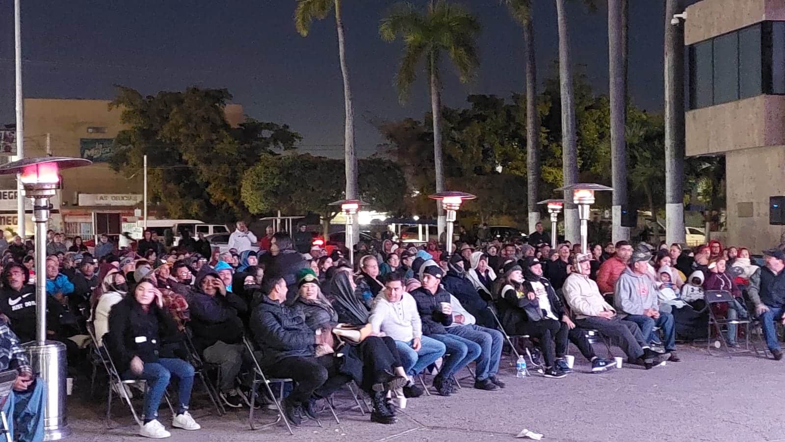 ¡Sin frío! Les ponen calentones para que vayan a ver la final de la LMP al palacio