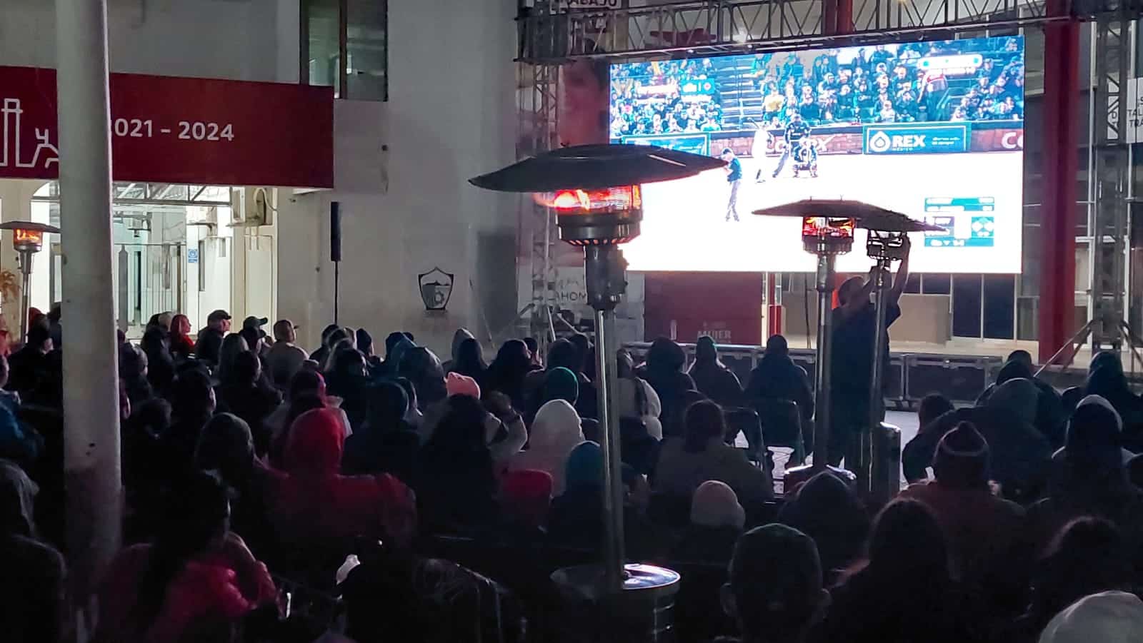 ¡Sin frío! Les ponen calentones para que vayan a ver la final de la LMP al palacio