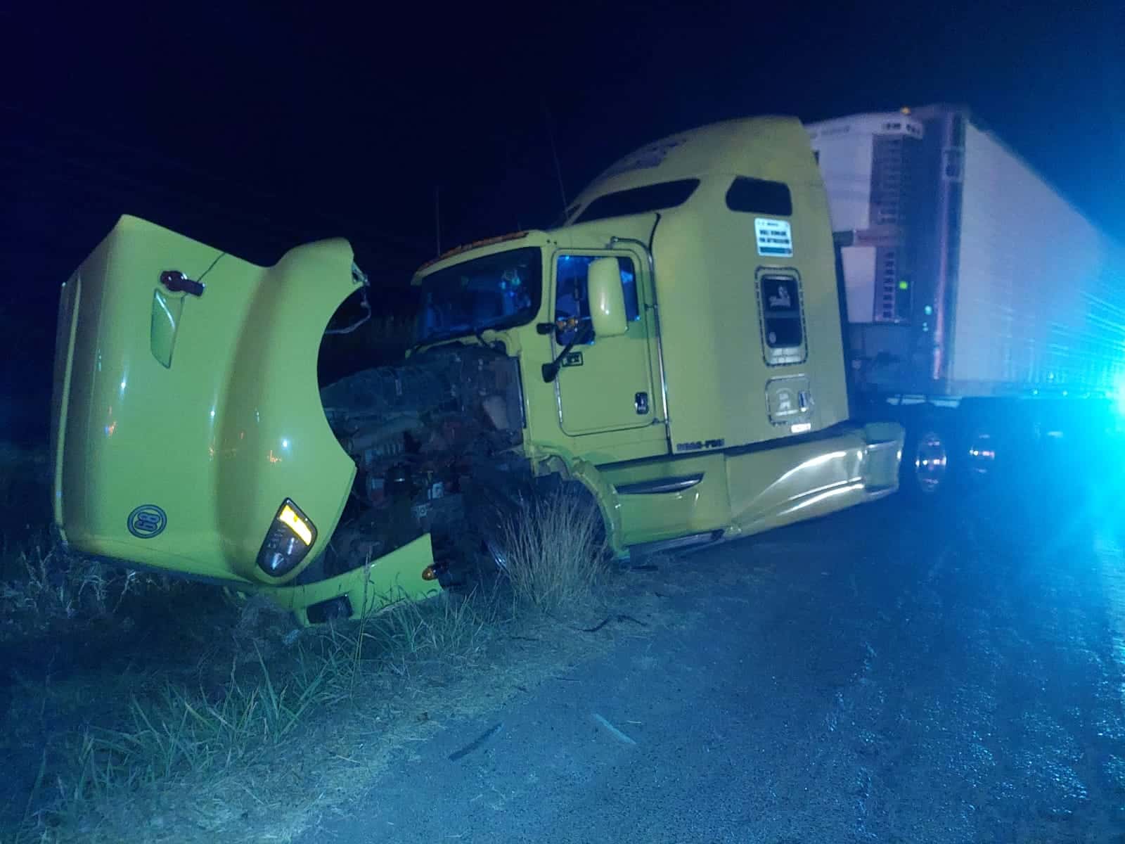 ¡Era un caos! Choque de tráileres estrangula el tráfico en la México 15 en Guasave