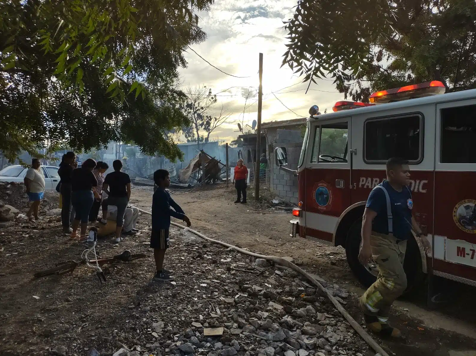 ¡Se incendia casa en Mazatlán! Joselín cocinaba en la hornilla cuando inició el fuego