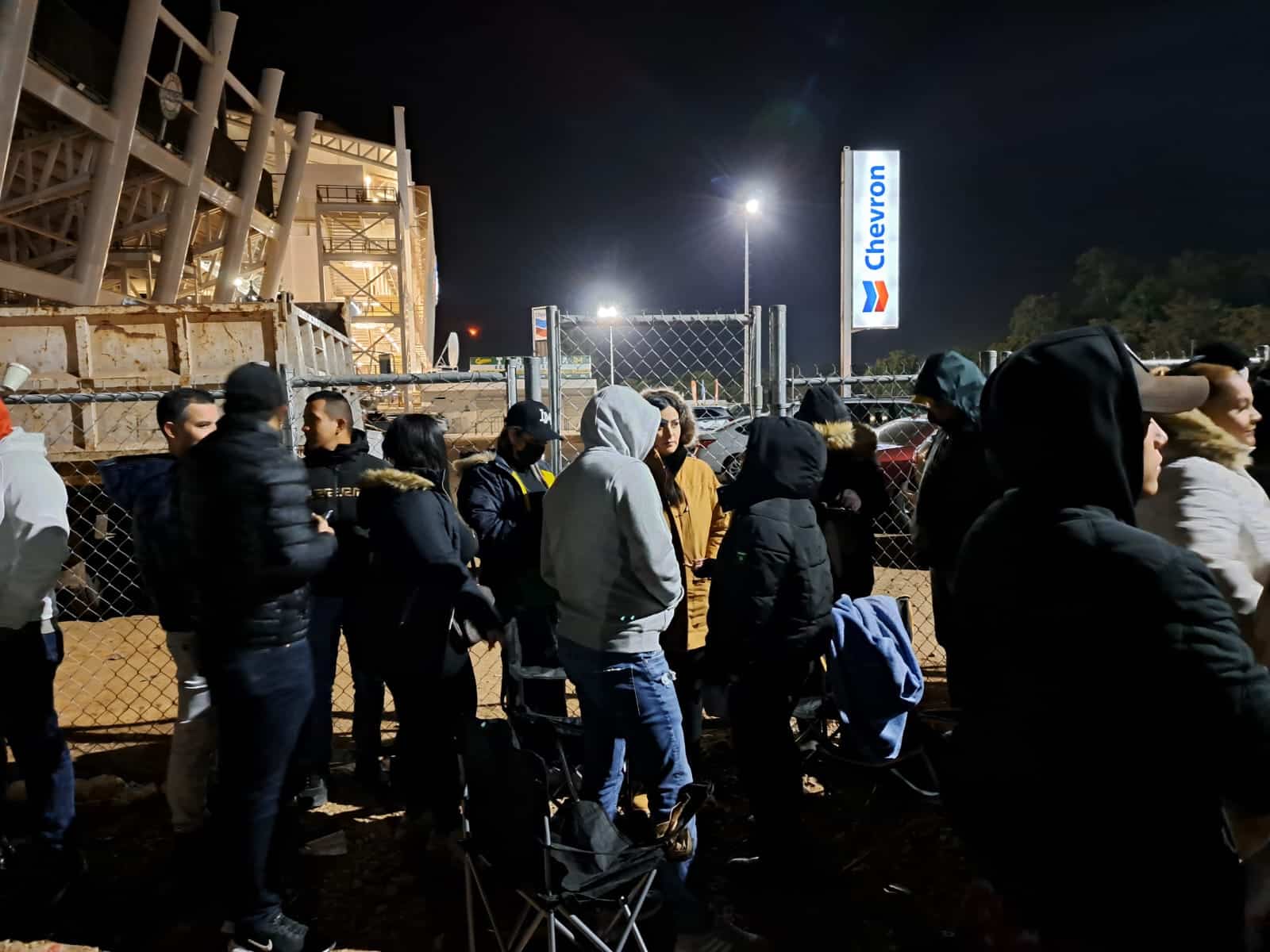 Aficionados ya hacen fila para comprar boletos para el 6to juego de la final de la LMP