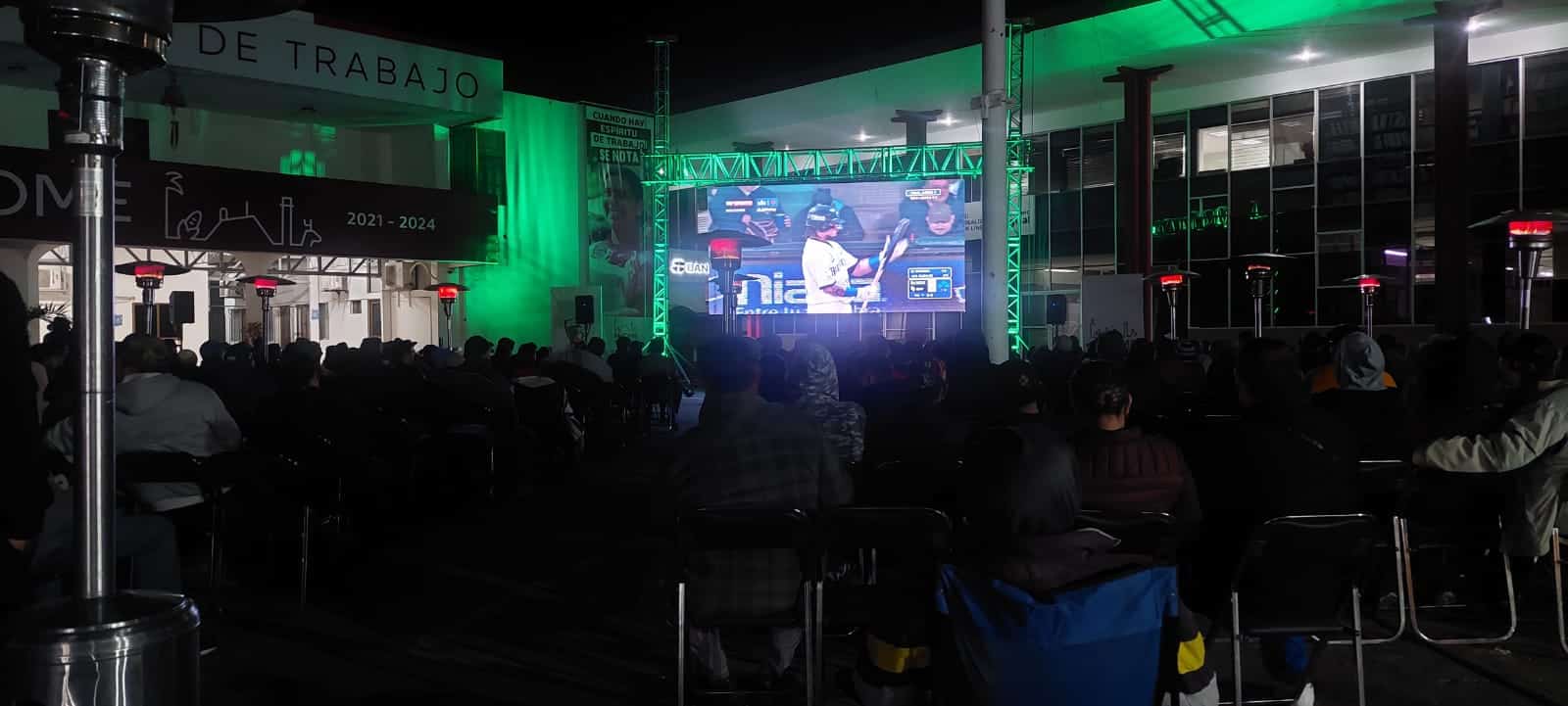 Aficionados de Los Cañeros abarrotan Palacio Municipal de Ahome