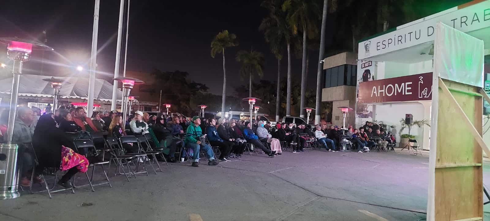 Aficionados de Los Cañeros abarrotan Palacio Municipal de Ahome
