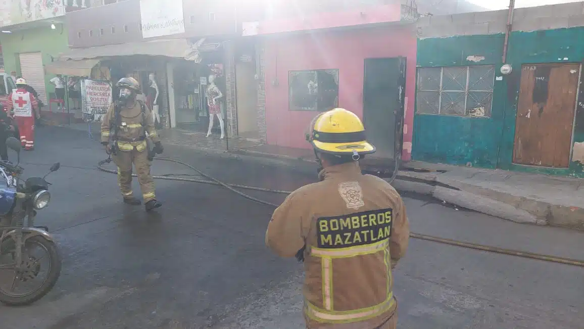 ¡Solo iban a apagar el fuego! Hallan a hombre sin vida en vivienda que se incendiaba en Mazatlán 