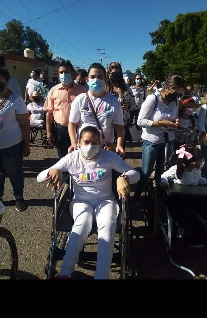 ¡Karina cayó en depresión, empezó a convulsionar! Así la necesidad de “niños especiales” por la escuela