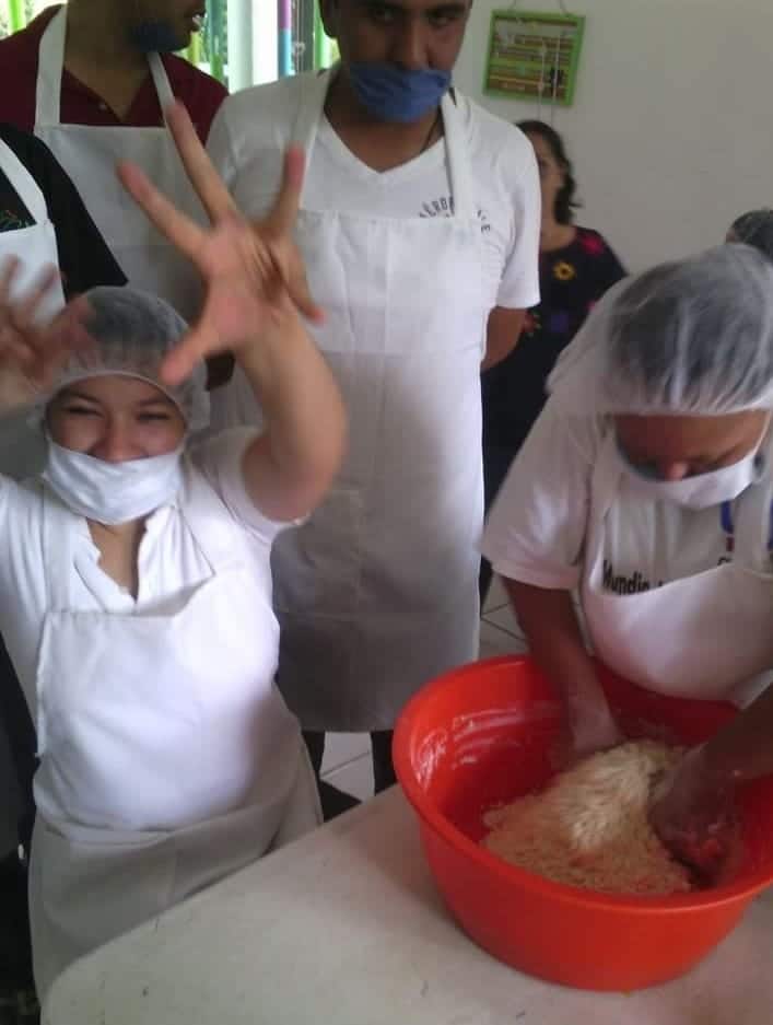 ¡Karina cayó en depresión, empezó a convulsionar! Así la necesidad de “niños especiales” por la escuela