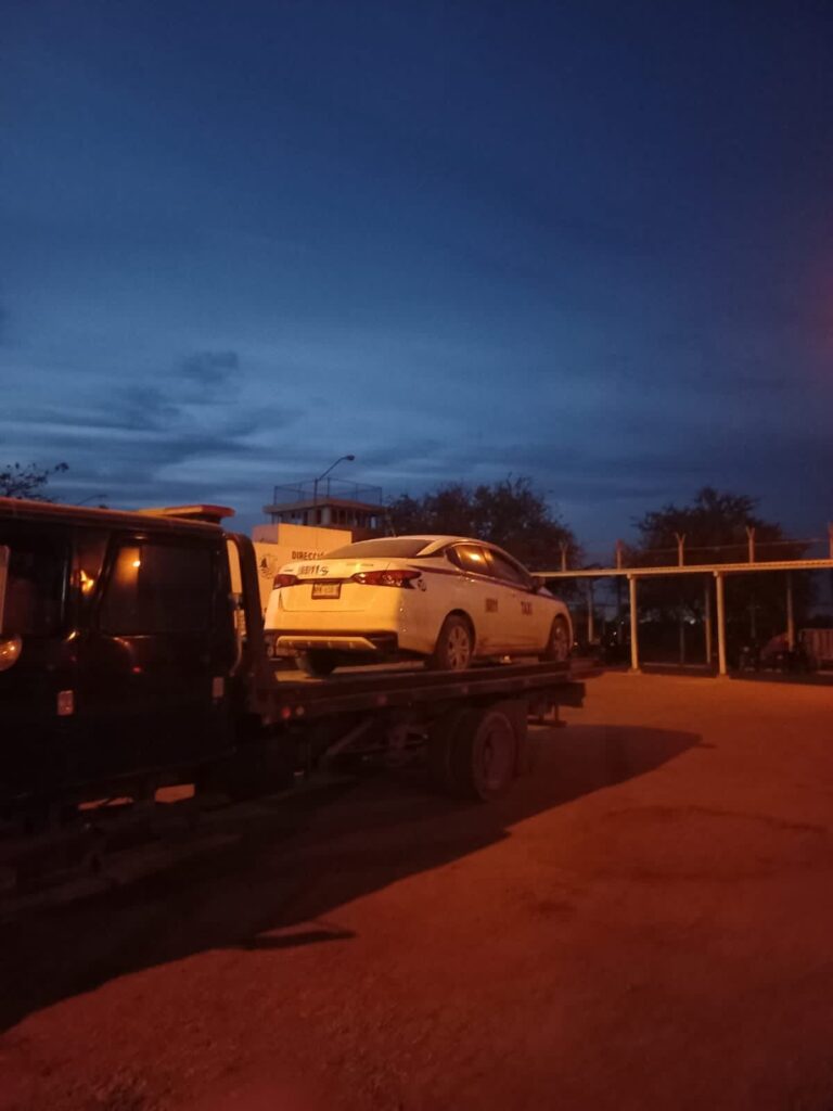 After A Tough Fight, The Municipal Police Recovered A Car In Navolato, Which Had Been Dumped