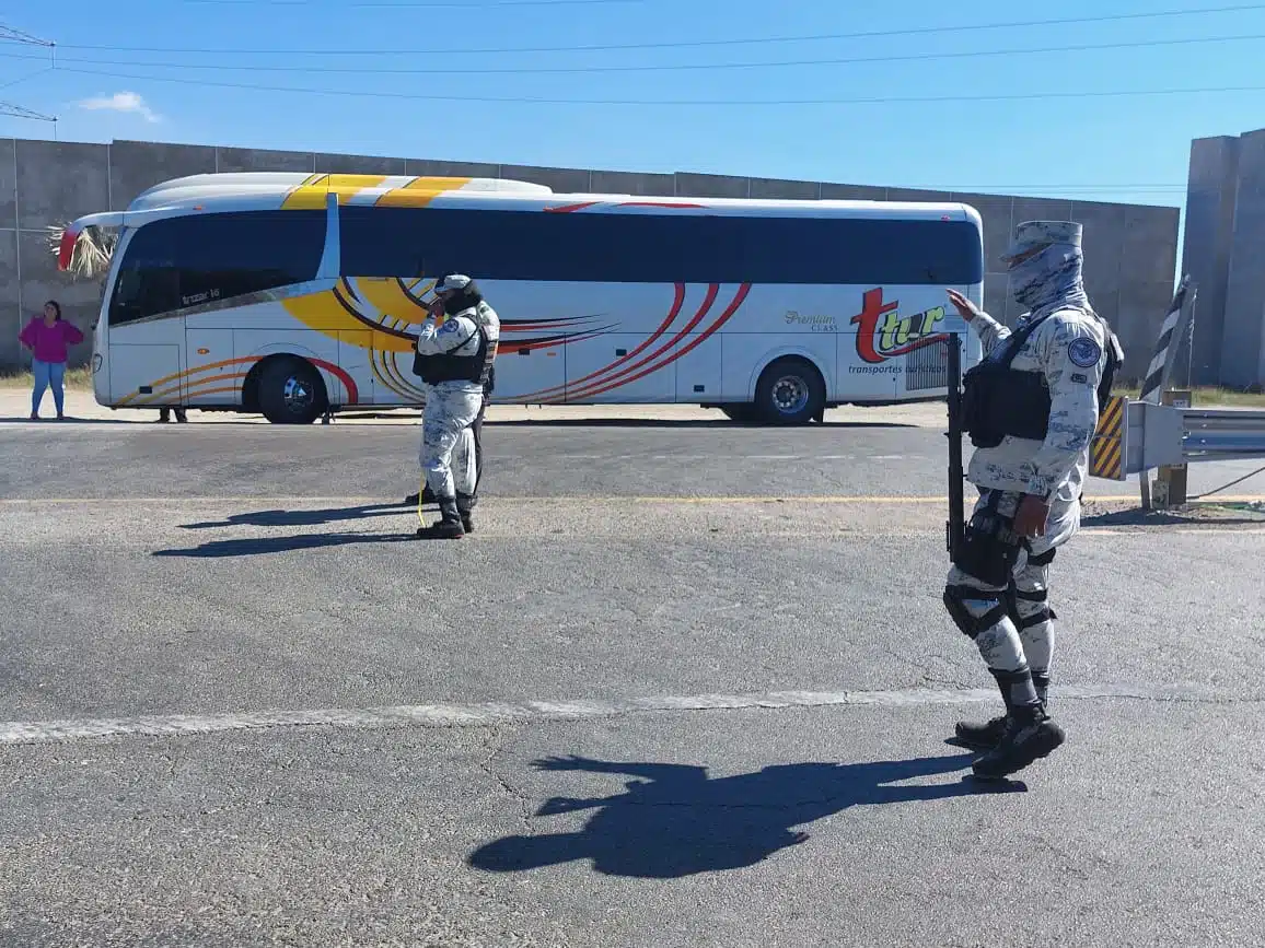 autobús turístico provoca accidente en Mazatlan