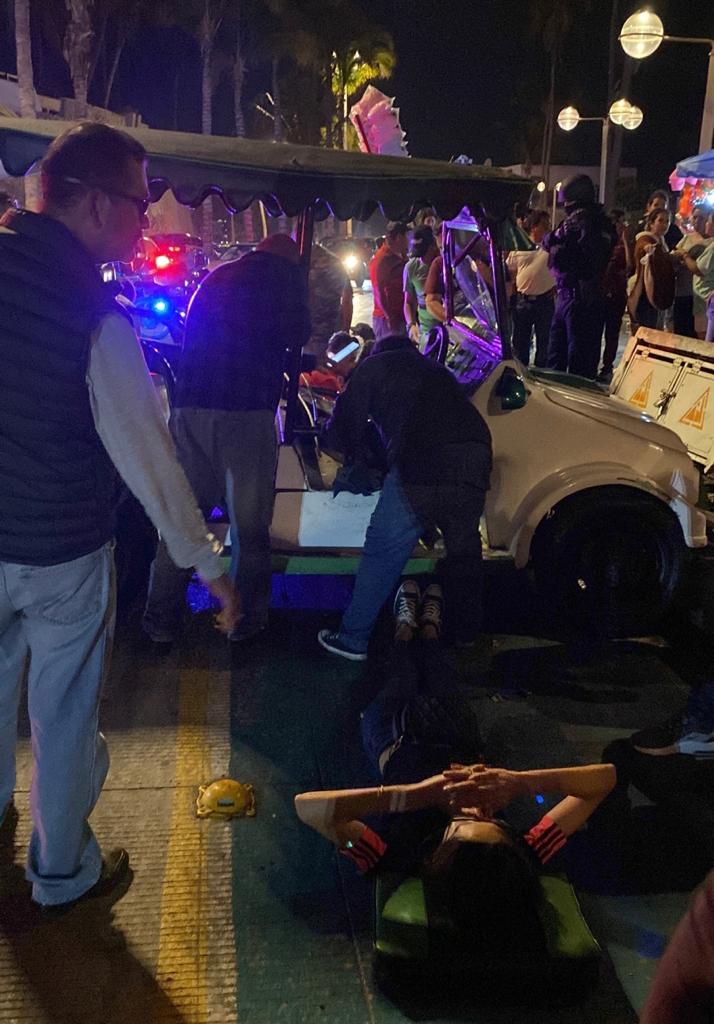 Pulmonía choca en malecón y deja cuatro lesionados en Mazatlán
