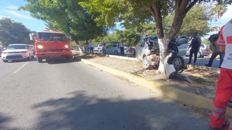 Luis Ángel no resistió; es el hombre que chocó contra un árbol en su Beat por la –Culiacán Navolato