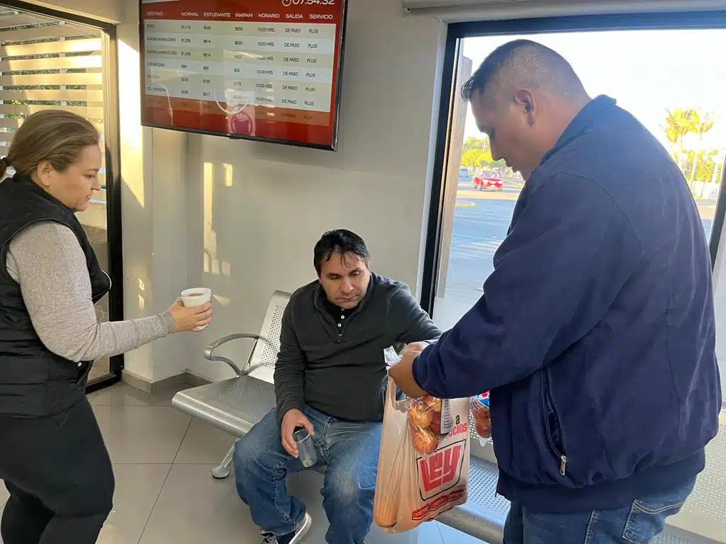 desayuno-personas-varadas-transporte