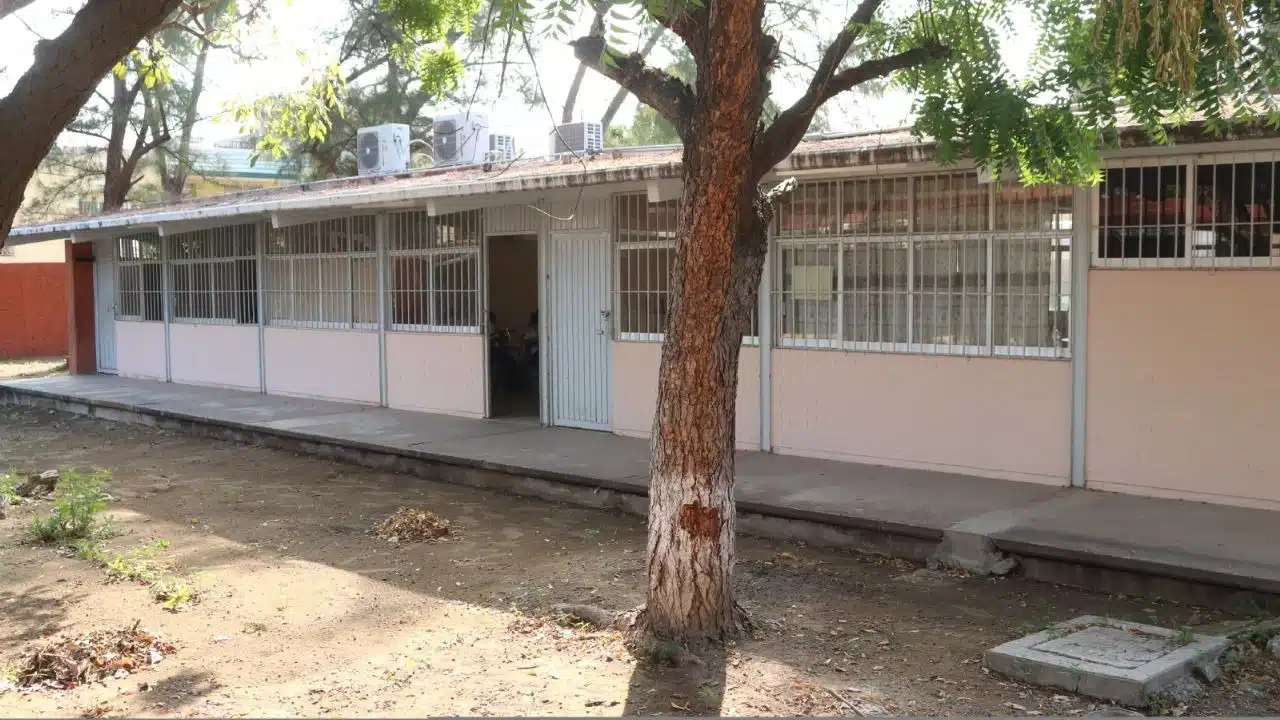 ISIFE asume acuerdos con Mazatlán para atender y resolver necesidades de escuelas