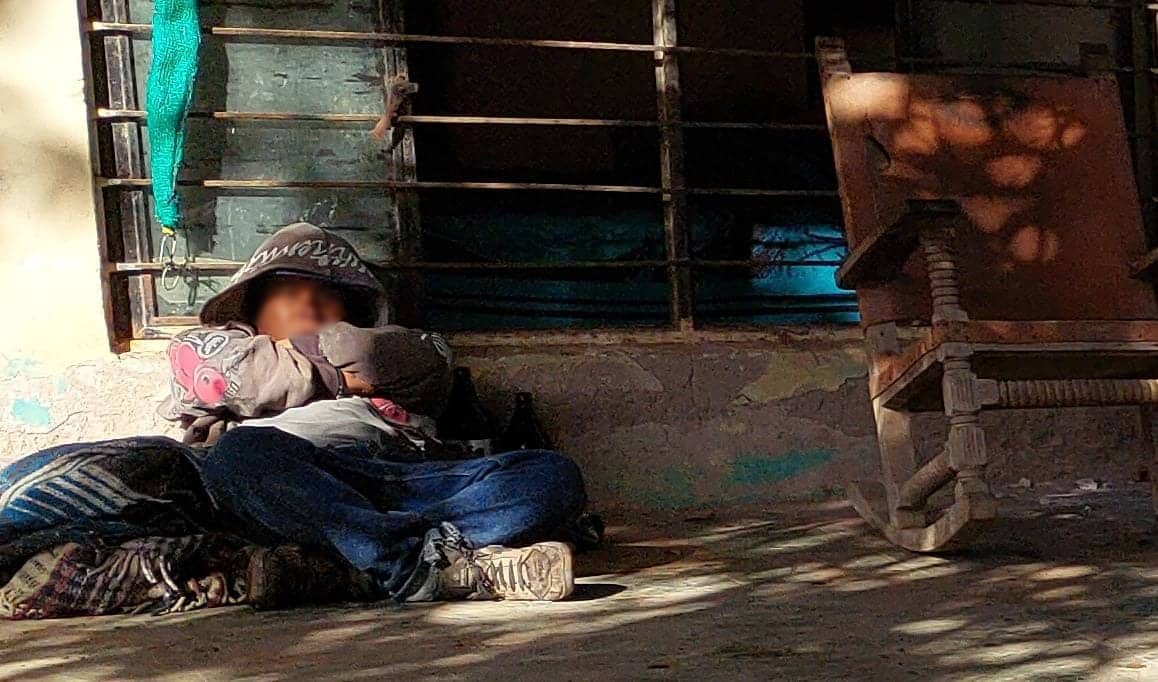 ¡En riesgo de hipotermia! A siete alcoholizados e inconscientes rescataron de las calles en Guasave