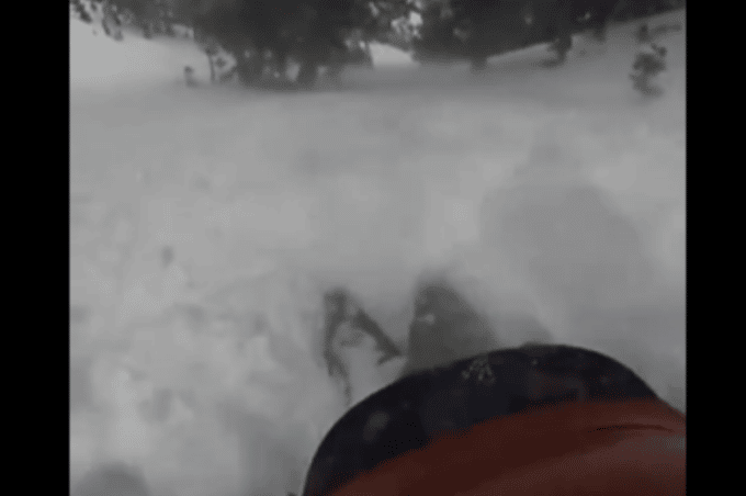 hombre arrastrado por avalancha