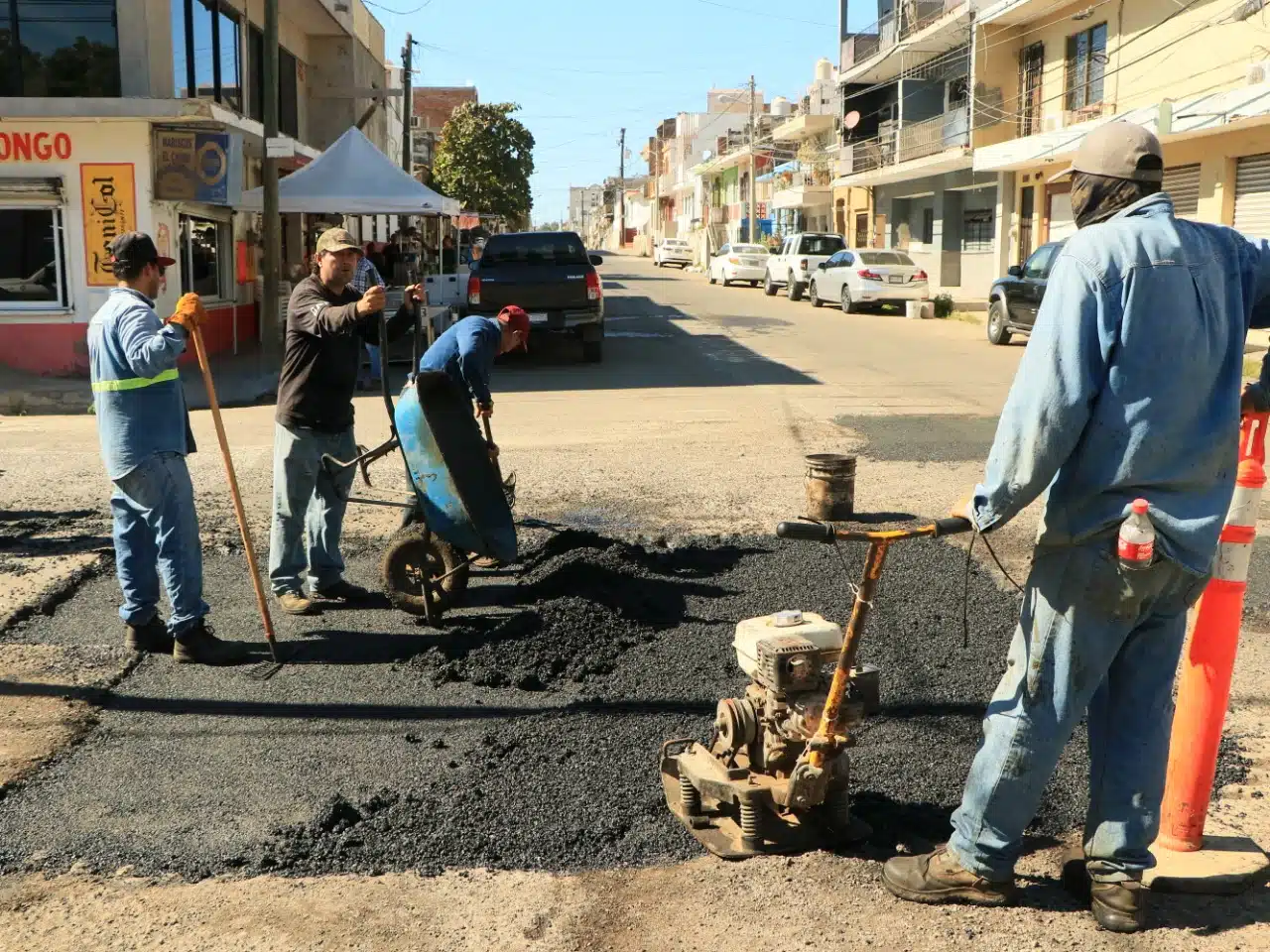 Intensifica Obras Públicas programa de bacheo en calles y avenidas de Mazatlán (3)