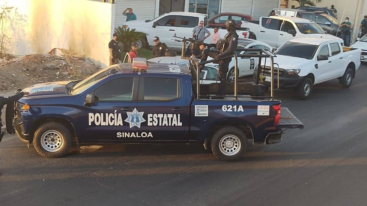 Policías municipales y agentes estatales confirmaron el atentado.