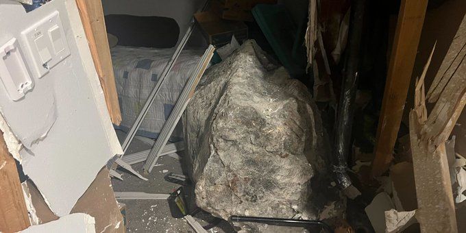 roca dentro de vivienda