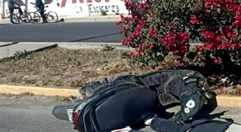 ¡Trágico! Jovencita venía de la escuela en su moto cuando la arrolló un tráiler; perdió la vida