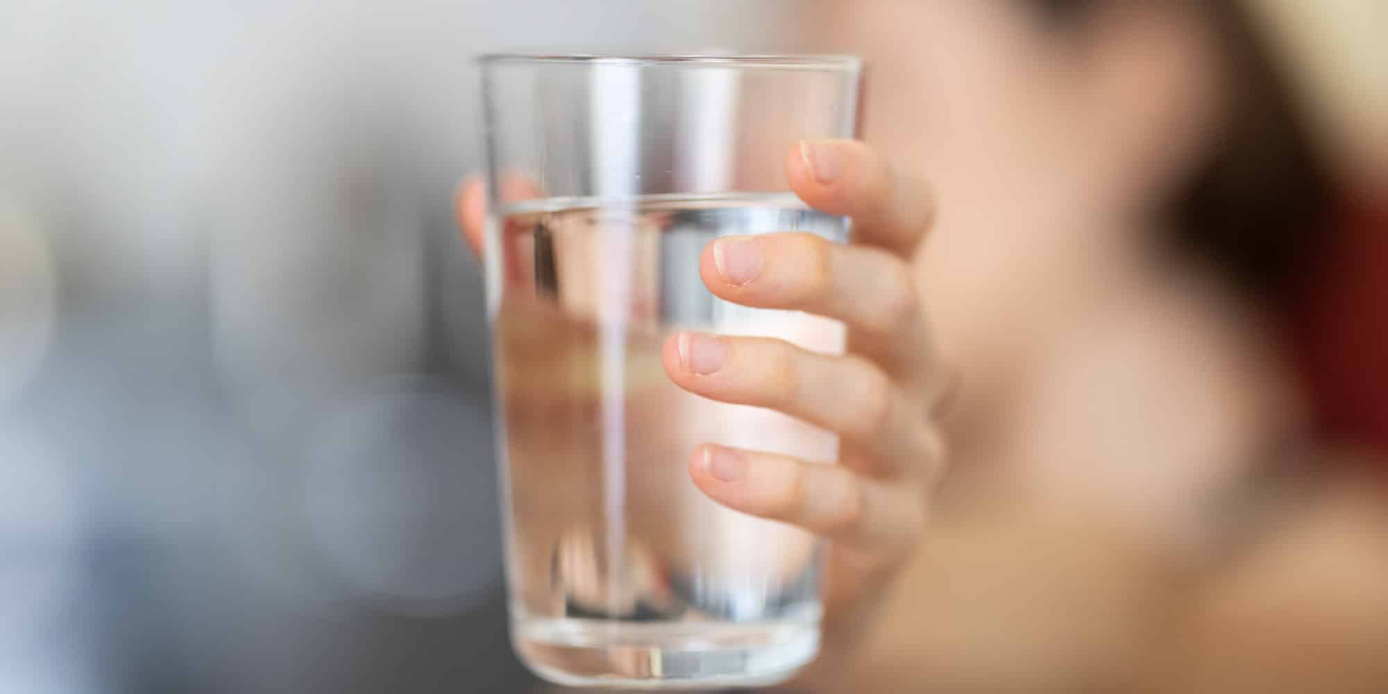 ¡Atención! Te decimos cuánta agua debes beber al día para estar sano