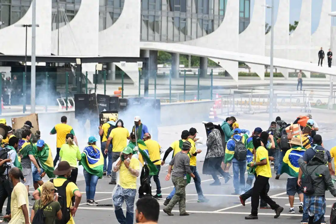 ¡Protestas contra Lula! Bolsonaristas chocan con la policía en Brasil