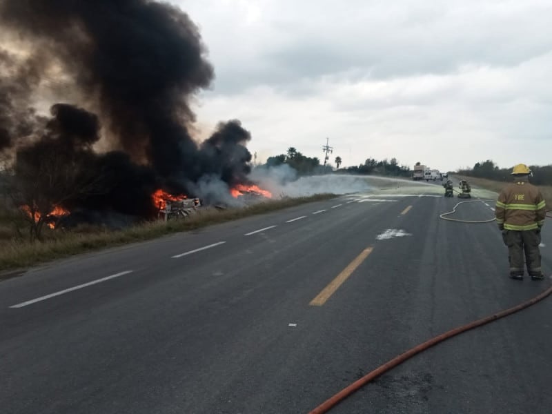 ¡Tragedia! Accidente carretero cobra una vida; operador de tráiler murió calcinado