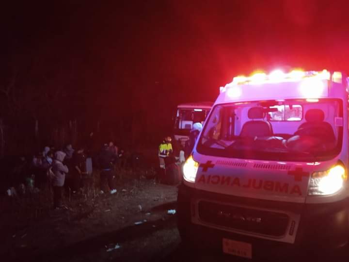 Accidente autobús con jornaleros agrícolas por la Mazatlán-Culiacán