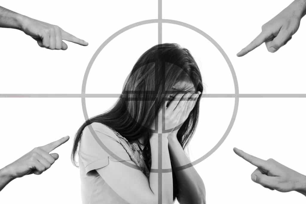 ¡El acoso no cesa! Al menos 12 trabajadores renuncian cada hora a sus trabajos