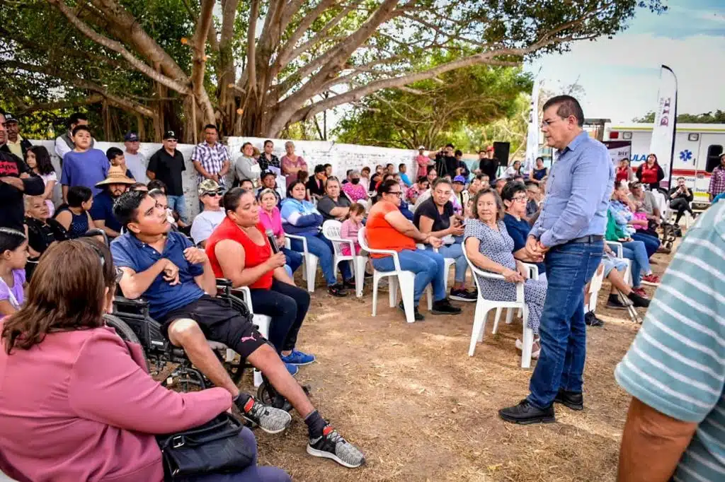 Alcalde de Mazatlán recorre comunidades rurales de la zona sur