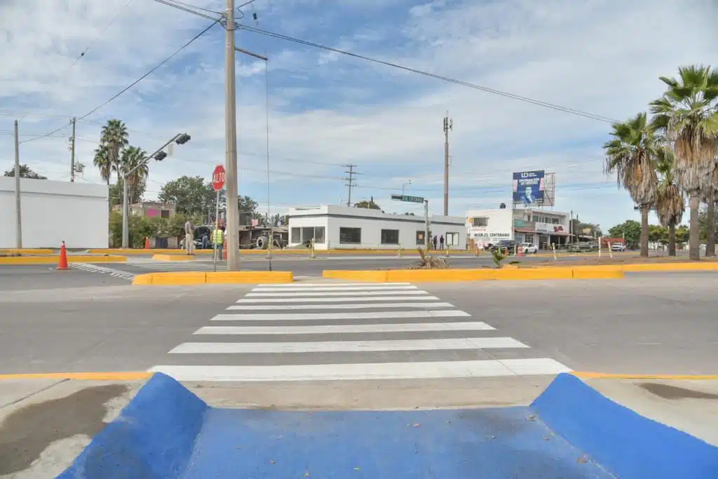 Gobierno de Ahome repara y bachea caminos antes de que inicien las lluvias