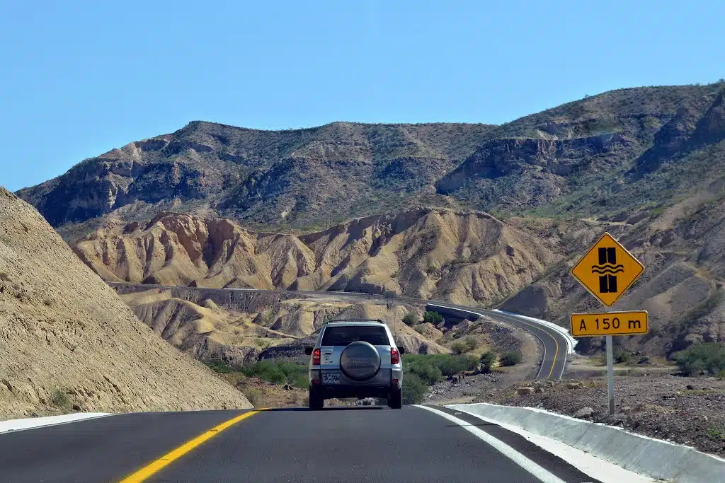 ¿Conviene moverse en autobús o en carro en Los Cabos? Toma este dato si piensas irte a La Baja Sur