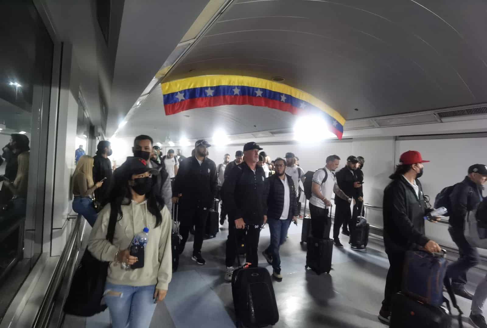 ¡Están en Caracas! Cañeros de México llegan para disputar la Serie del Caribe