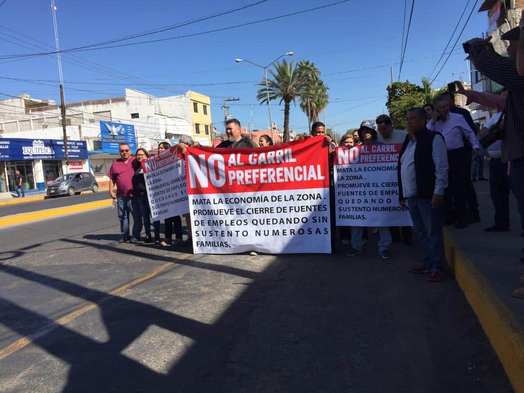 Atribuyen bajas ventas al carril referencial sobre la Juan Carrasco; señalan pérdidas de hasta un 70%