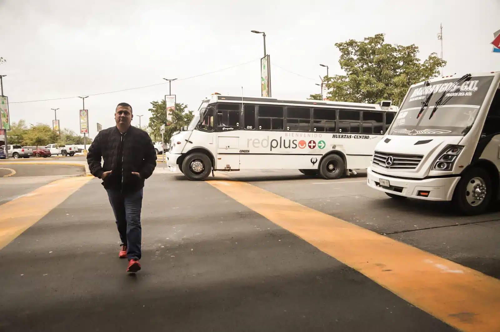 Conductores nuevo paso peatonal buevar Sánchez Alonso Culiacán