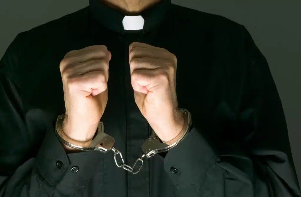 Detienen a sacerdote en Guanajuato