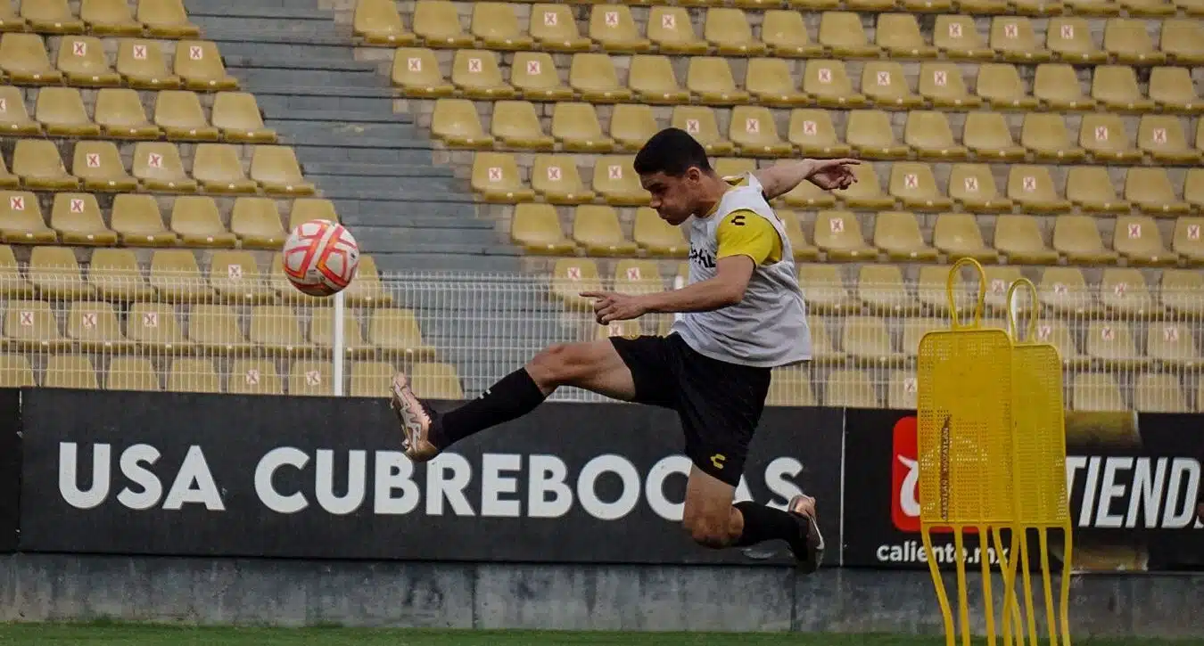 Diego Uriarte, delantero de Dorados (2)