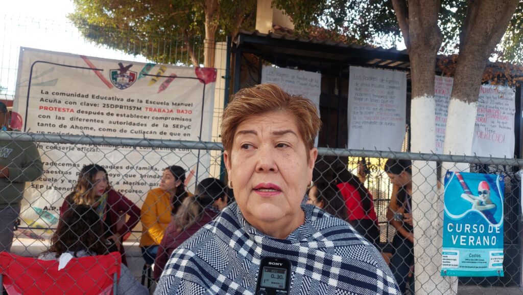 Directora Dora Marañón Escuela Manuel Acuña Los mochis