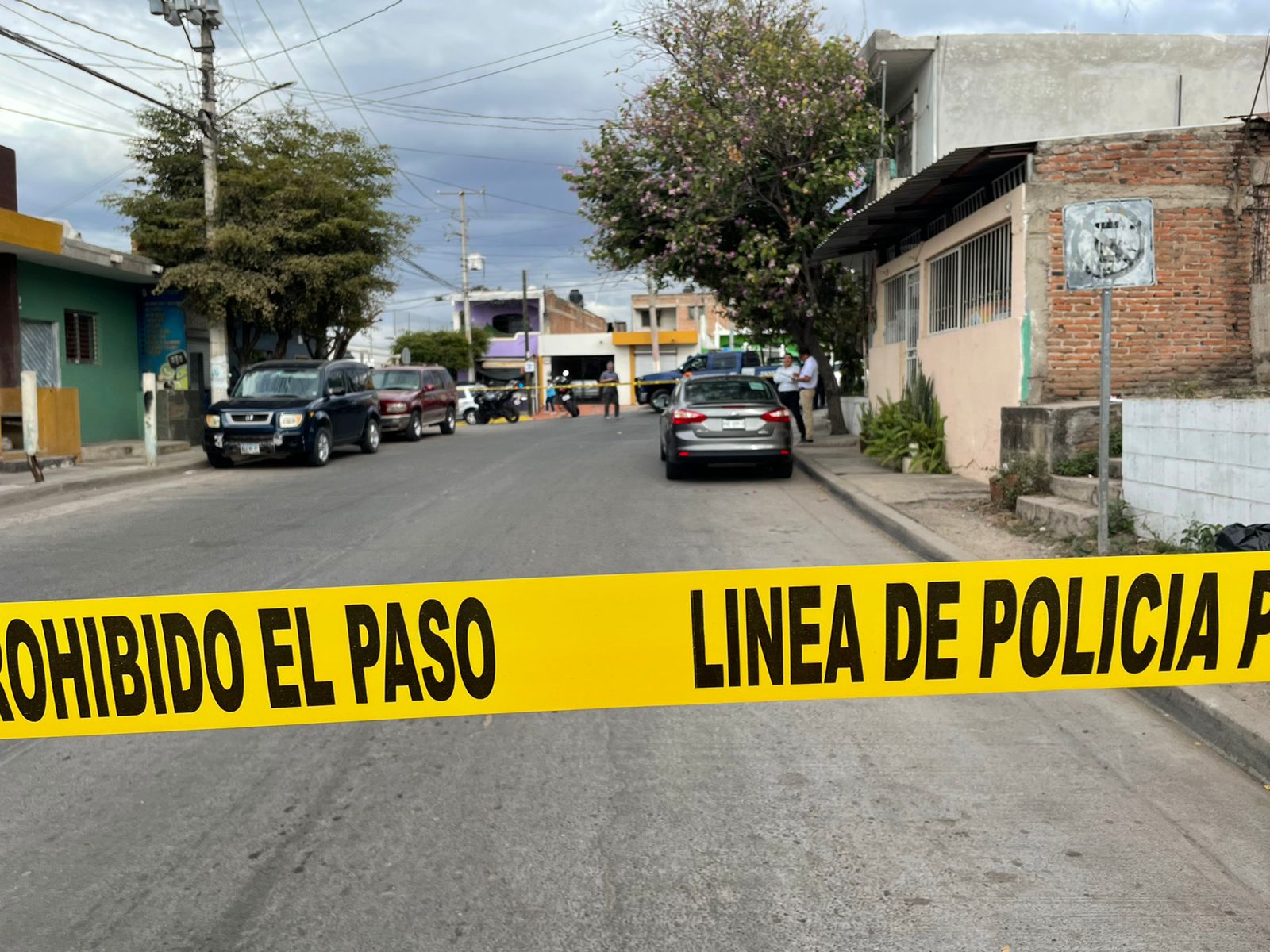 Disparan a conductor de Focus en intento de despojo de vehículo